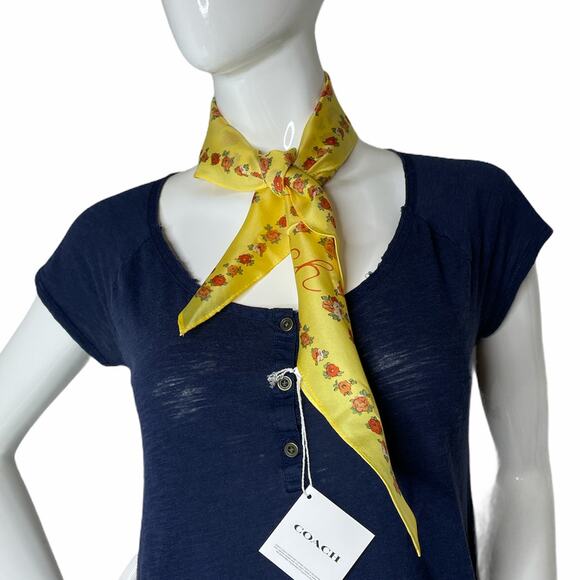 Coach Essential Tea Rose Dimond Silk Scarf Daisy - Picture 1 of 8